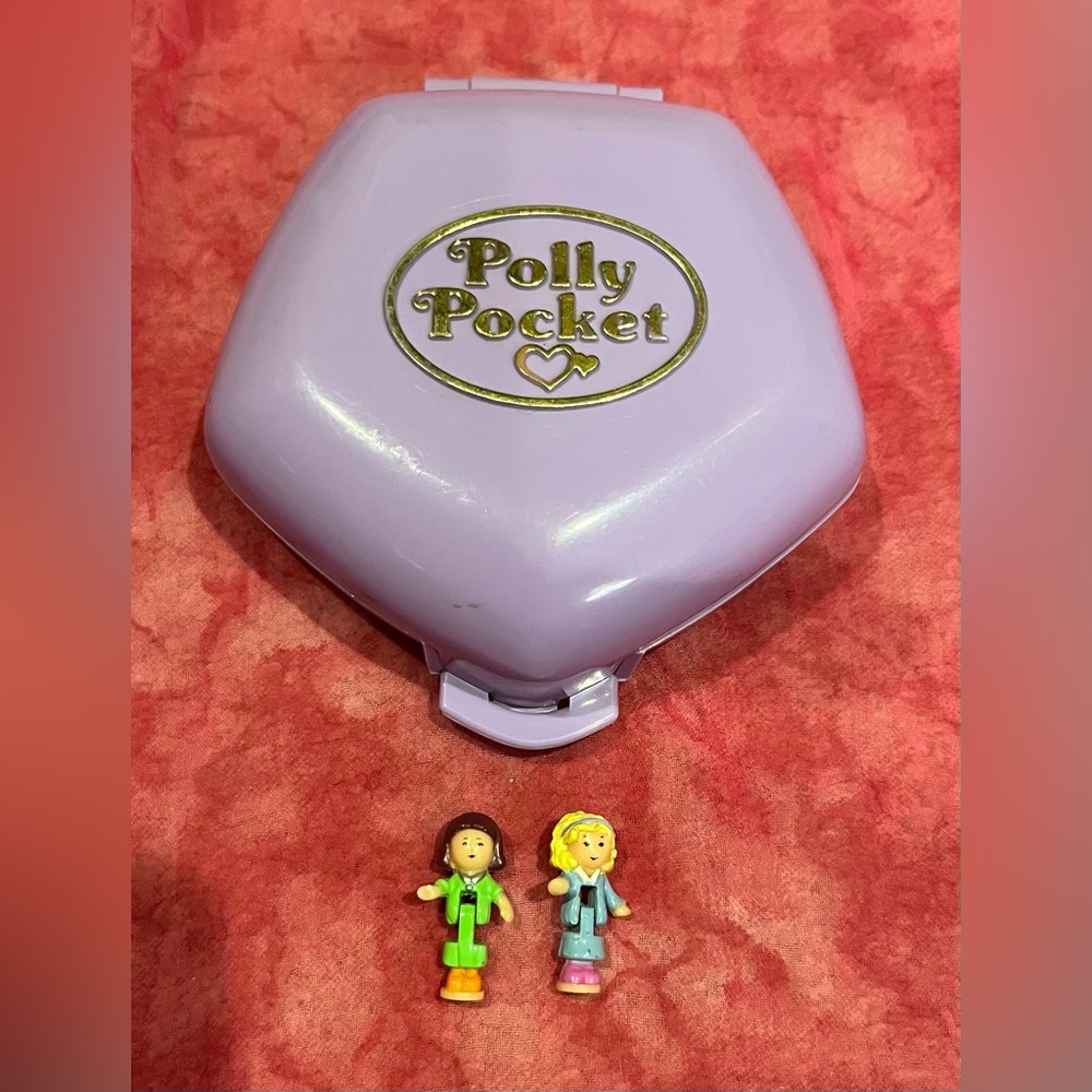 Bluebird Vintage Polly Pocket Cafe with 2 figures